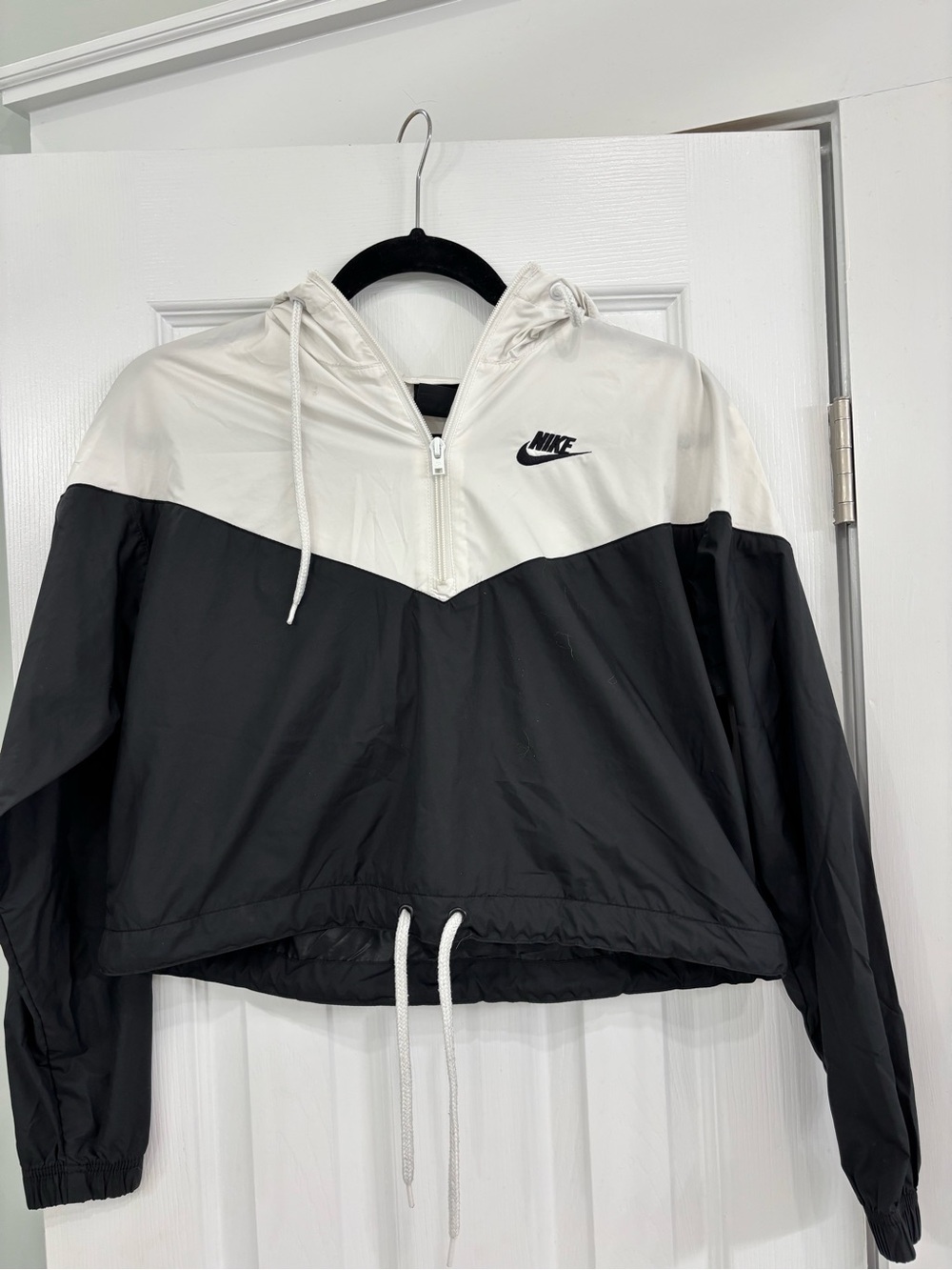 Nike Women's Black and White Cropped Windbreaker Pullover Jacket